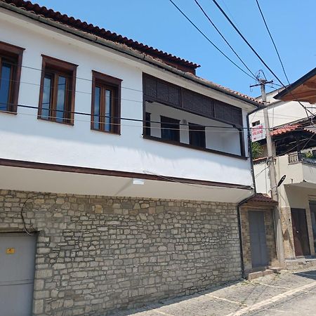 Bujtina Valgent Bed & Breakfast Berat Exterior photo