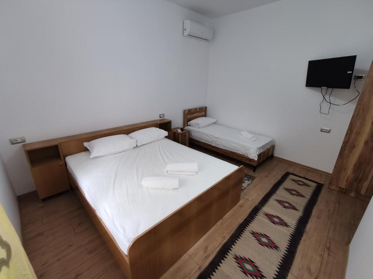 Bujtina Valgent Bed & Breakfast Berat Exterior photo