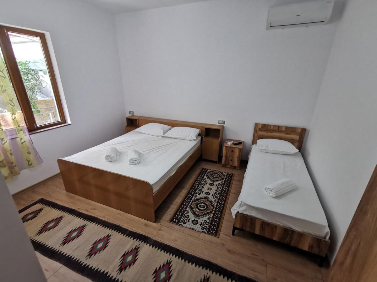 Bujtina Valgent Bed & Breakfast Berat Exterior photo