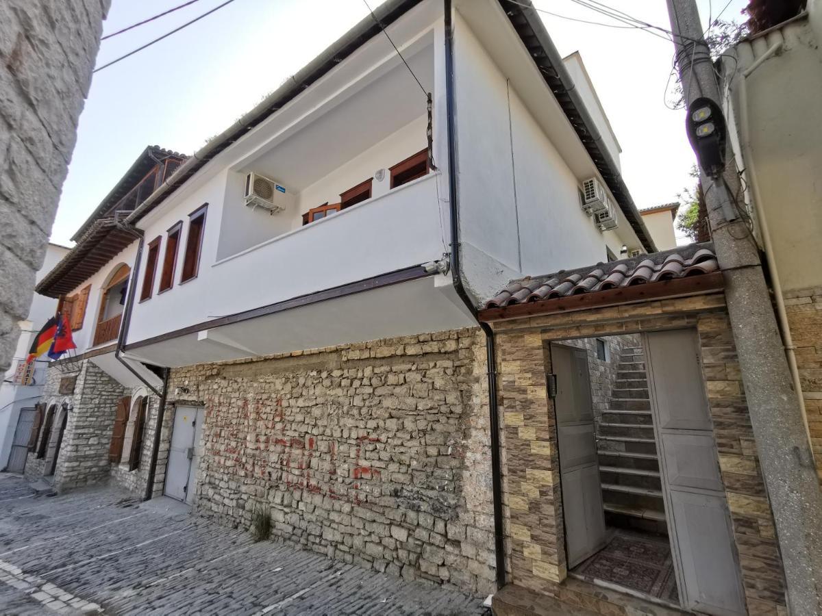 Bujtina Valgent Bed & Breakfast Berat Exterior photo