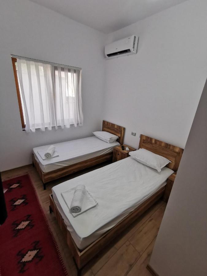 Bujtina Valgent Bed & Breakfast Berat Exterior photo